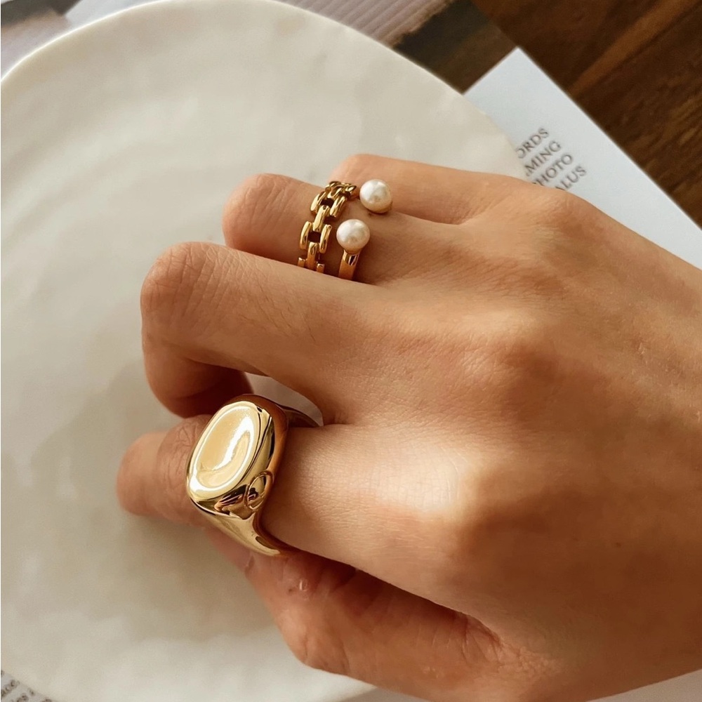 Chunky curved ring